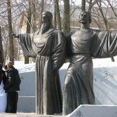 Памятник основателям Череповца Афанасию и Феодосию 